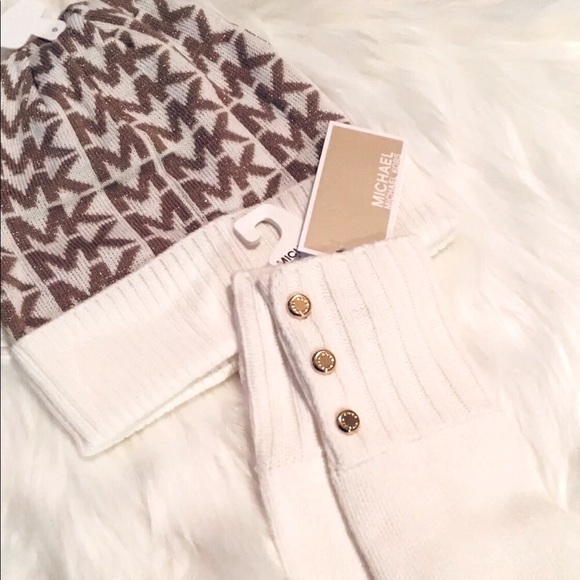 🤎MICHAEL KORS®WHITE AND GOLD BEANIE & GLOVES SET🤎 - Picture 1 of 8